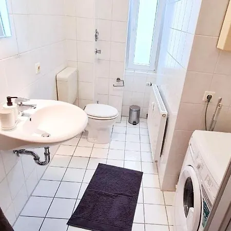 Schoene Mit Wlan Netflix Zugang * Magdeburg